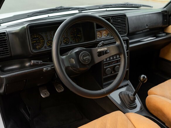 1993 Lancia Delta HF Integrale I (831), белый - вид 21