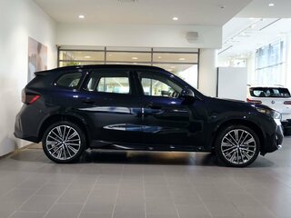 2026 BMW X1 Long 25Li xDrive III (U11/U12), чёрный, 5720000 рублей, вид 4