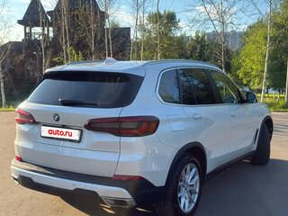 2021 BMW X5 25d IV (G05/G18), белый, 6850000 рублей, вид 2