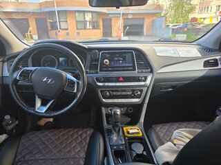 2019 Hyundai Sonata VII (LF) Рестайлинг, белый, 1050000 рублей, вид 5