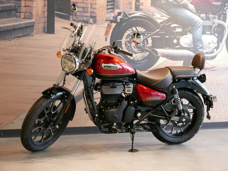 2025 Royal Enfield Meteor, красный, 450000 рублей, вид 3