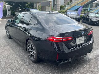 2024 BMW 5 серии 523d xDrive VIII (G60/G61/G68), чёрный, 5700000 рублей, вид 4