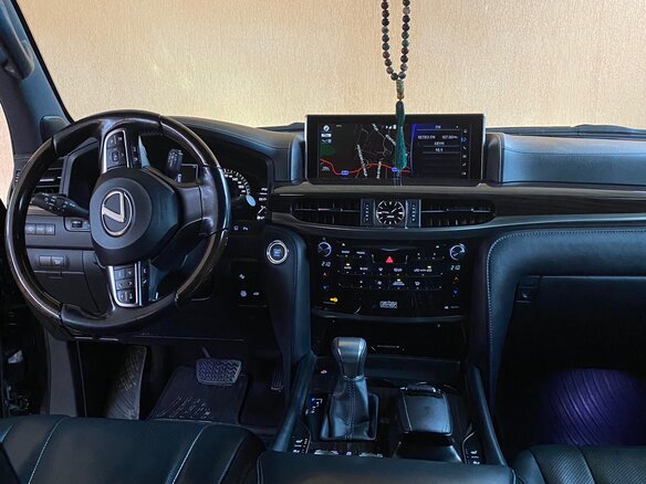 2015 Lexus LX 570 III Рестайлинг 2, чёрный, 8500000 рублей - вид 5
