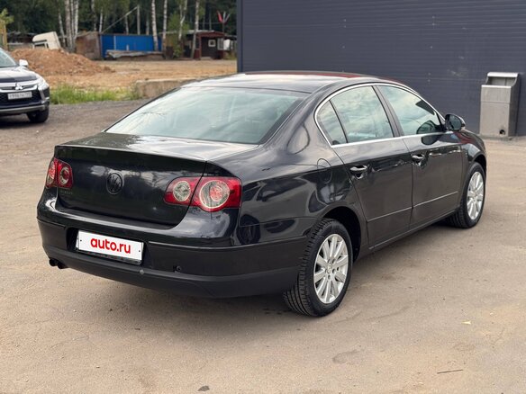 2010 Volkswagen Passat B6, чёрный - вид 3