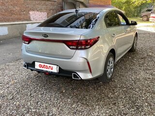 2021 Kia Rio IV Рестайлинг, серебристый, 2100000 рублей, вид 3