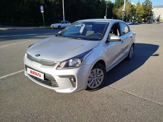 2018 Kia Rio IV, серебристый, 1300000 рублей, вид 3
