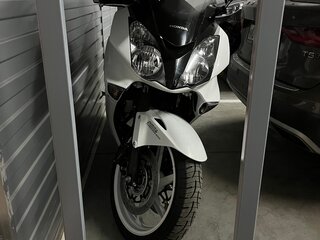 2011 Honda VFR 800, белый, 1099000 рублей, вид 2