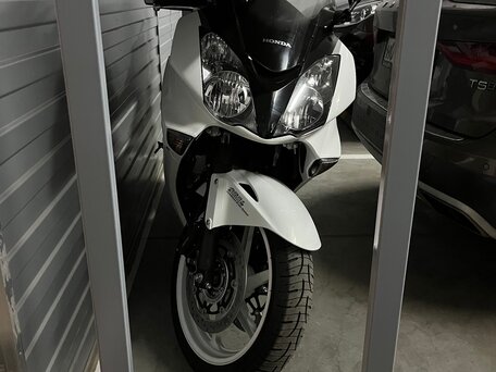2011 Honda VFR 800, белый, 1099000 рублей, вид 2