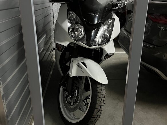 2011 Honda VFR 800, белый, 1099000 рублей - вид 1