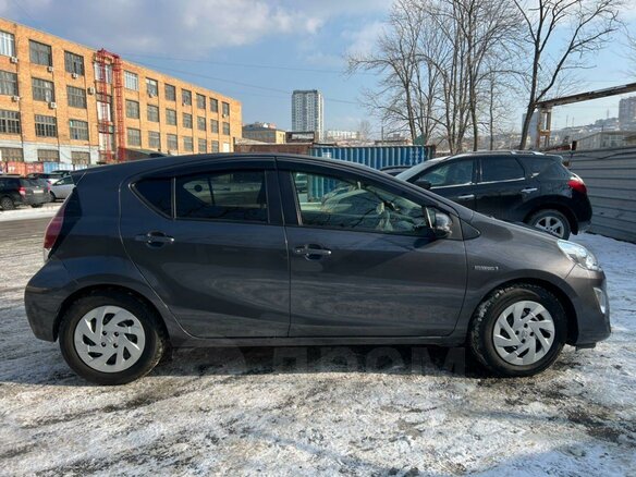 2017 Toyota Aqua I Рестайлинг, серый, 1000000 рублей - вид 6