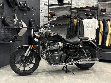 2025 Royal Enfield Super Meteor, зелёный, 773000 рублей, вид 2