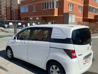 2013 Honda Freed Spike I, белый, 1376000 рублей, вид 3