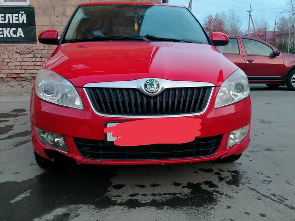 2011 Skoda Fabia II Рестайлинг, красный, 470000 рублей - вид 1