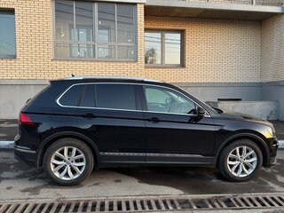 2016 Volkswagen Tiguan II, чёрный, 2590000 рублей, вид 3