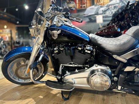 2018 Harley-Davidson Fat Boy, синий, 2400000 рублей, вид 2