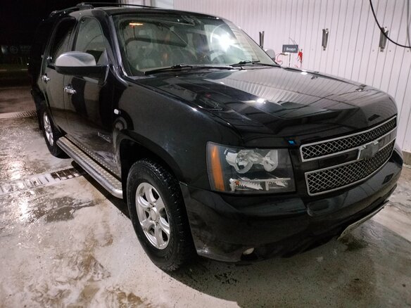 2008 Chevrolet Tahoe III, чёрный, 1600000 рублей - вид 2