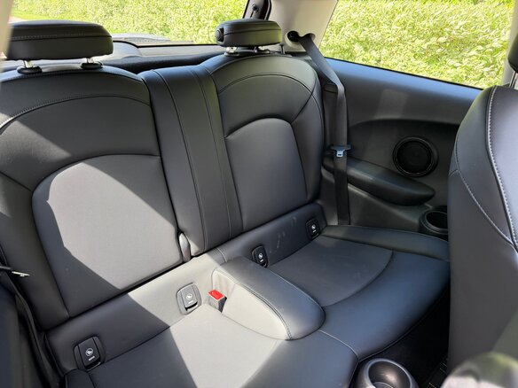 2021 Mini Hatch Cooper S III (F55/F56) Рестайлинг 2, красный, 2675000 рублей - вид 20