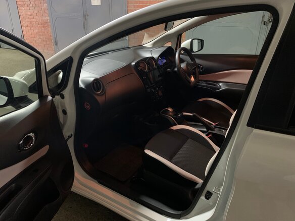 2020 Nissan Note e-Power II Рестайлинг, белый, 1380000 рублей - вид 17