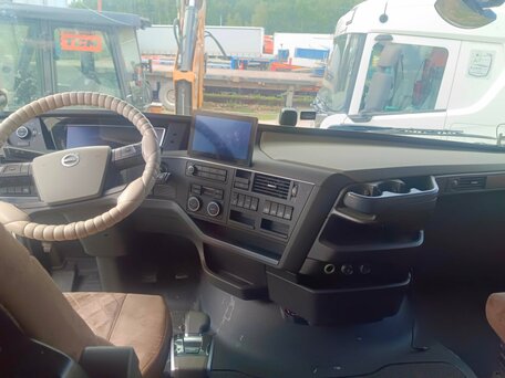 2023 Volvo FH, белый, 13005000 рублей, вид 5