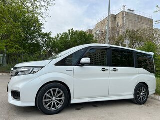 2017 Honda Stepwgn Spada V Рестайлинг, белый, 3100000 рублей, вид 4