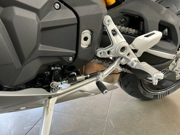 2026 QJMotor SRK 921 RR, красный, 1200000 рублей - вид 15