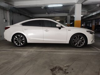 2018 Mazda 6 III (GJ) Рестайлинг, белый, 2200000 рублей, вид 4