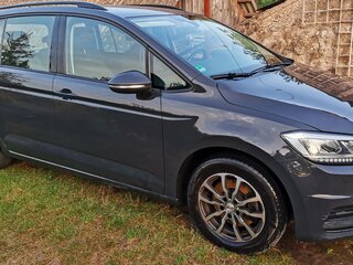 2019 Volkswagen Touran II, серый, 1900000 рублей, вид 2