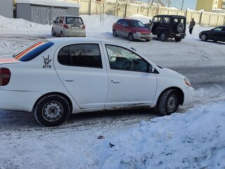 2000 Toyota Platz, белый, 260000 рублей, вид 3