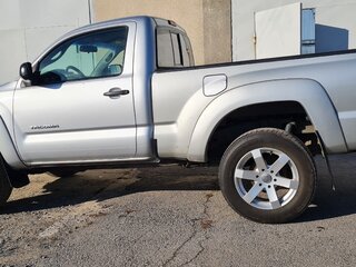 2006 Toyota Tacoma II, серебристый, 1800000 рублей, вид 2