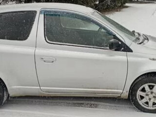 2000 Toyota Yaris I, белый, 250000 рублей, вид 2
