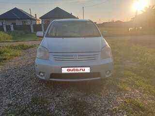 2003 Toyota Raum II, голубой, 385000 рублей, вид 2