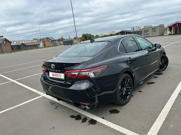 2021 Toyota Camry VIII (XV70) Рестайлинг, чёрный, 2000000 рублей - вид 7