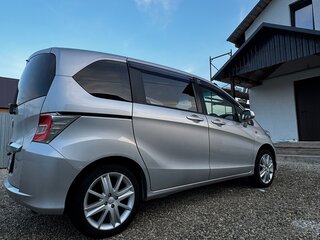 2015 Honda Freed I Рестайлинг 2, серебристый, 1290000 рублей, вид 2