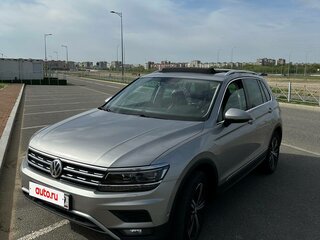 2017 Volkswagen Tiguan II, серебристый, 2390000 рублей, вид 1