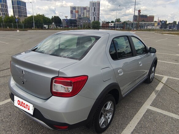 2022 Renault Logan Stepway II Рестайлинг, серебристый, 1350000 рублей - вид 3