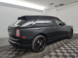 2022 Rolls-Royce Cullinan Black Badge I (Series I), чёрный, 42197194 рублей, вид 2