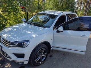 2015 Volkswagen Touareg II Рестайлинг, белый, 2400000 рублей, вид 1