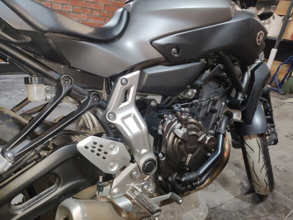 2016 Yamaha MT-07 (FZ-07), серый, 750000 рублей - вид 3