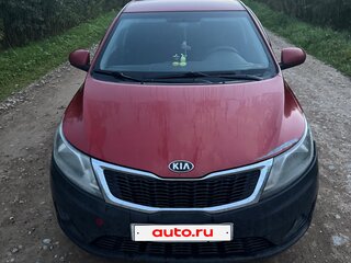 2013 Kia Rio III, красный, 550000 рублей, вид 3