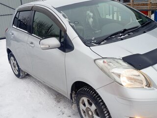 2008 Toyota Vitz II (XP90), серебристый, 635000 рублей, вид 2