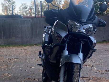 2006 Honda XL1000V Varadero, серебристый, 550000 рублей, вид 1