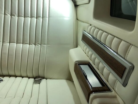 1982 Cadillac DeVille V, красный - вид 16