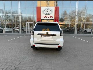 2021 Toyota Land Cruiser Prado 150 Series Рестайлинг 3, белый, 6240000 рублей, вид 5