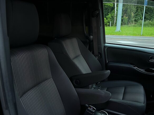 2018 Toyota Voxy III (R80) Рестайлинг, чёрный, 2080000 рублей - вид 14