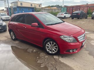 2013 Mercedes-Benz B-Класс 180 II (W246), красный, 947000 рублей, вид 3