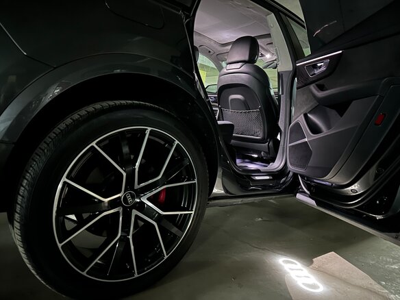 2020 Audi Q8 55 TFSI I (4M), серый, 5863200 рублей - вид 20