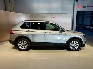 2020 Volkswagen Tiguan II, серебристый, 2590000 рублей, вид 2