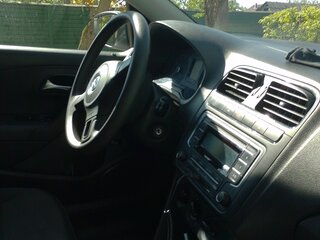 2014 Volkswagen Polo V, серебристый, 800000 рублей, вид 4