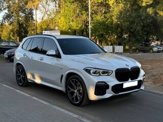 2019 BMW X5 30d IV (G05/G18), белый, 5950000 рублей, вид 2