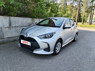2020 Toyota Yaris IV, серебристый, 970000 рублей, вид 5